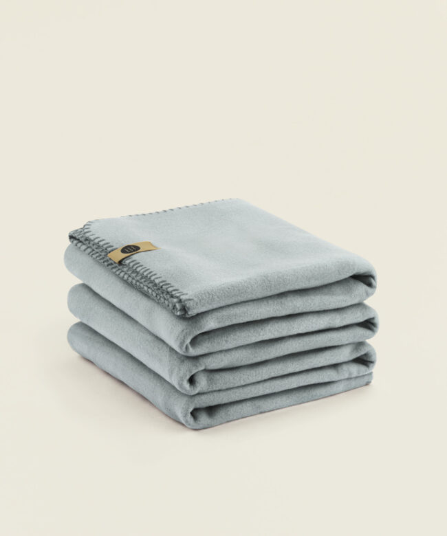Κουβέρτα fleece melange σε ανοικτό γκρι χρώμα 150x220 εκ.