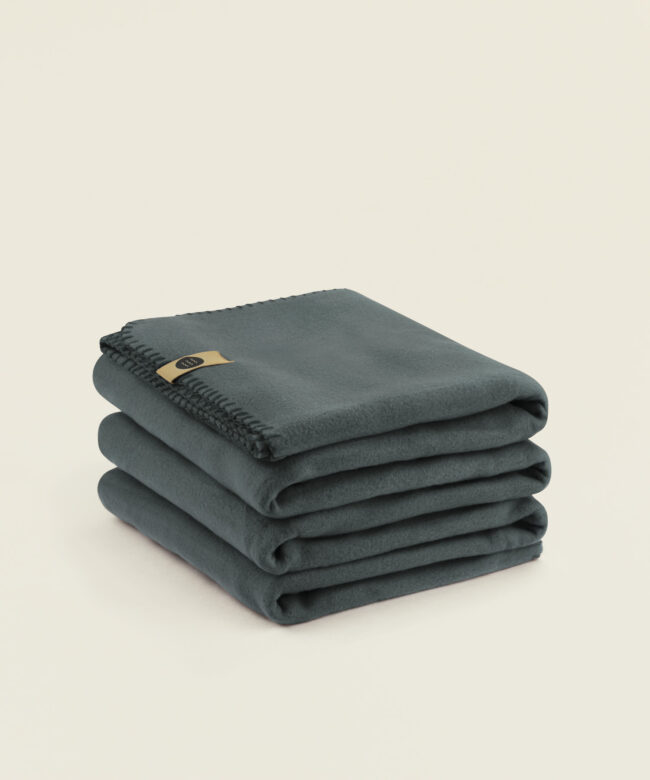 Κουβέρτα fleece melange σε σκούρο γκρι χρώμα 150x220 εκ.